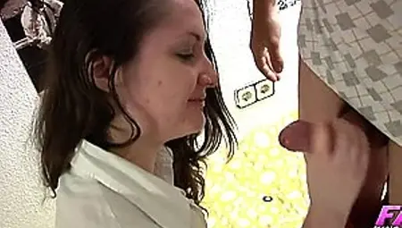 Silvia juega a la ruleta rusa follndose a un mendigo madrileo