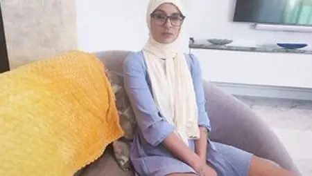 Cant believe i creampie my hijab step mom