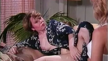 Paula Meadows Shows Stacey Donovan A Great Oral Job On Paul Thomas - Pornstar Legends