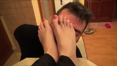 ELECTRA GOTHIC PRINCESS  FOOT WORSHIP SUPER CLOSE UP