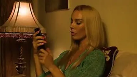 Svelte sexy auburn girl Sandy Fantasy feels nice as she eats pussy