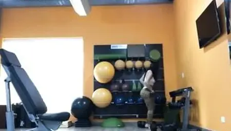 large butt in gym