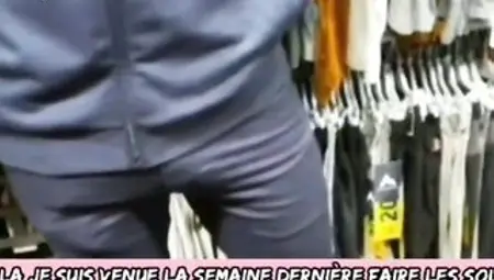 Elle se fait enculer sur un parking par un vendeur d'intersport qu'elle a branché pour un defi