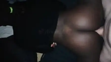 Je Défonce une Beurette Sans Capote et Je Lui Gicle Dans La Chatte