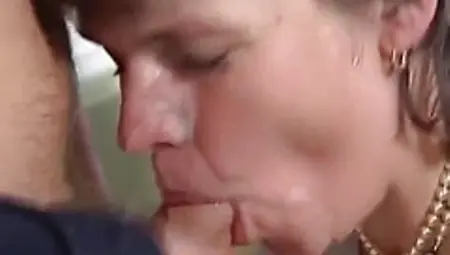 Svensk GILF Martha Karlsson knullar prästen (2 scener)