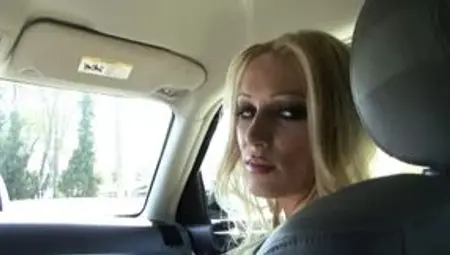 Blond sex bomb shows what she can