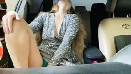 Student pleasures herself in secret&#x1F92B; parking lot