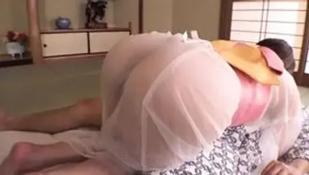 ASIAN JAPANESE PORN HOTTIE ENJOYS A DEEPTHROAT BLOWJOB