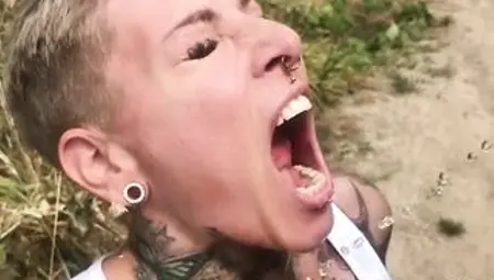 Meine Frau mit Pisse