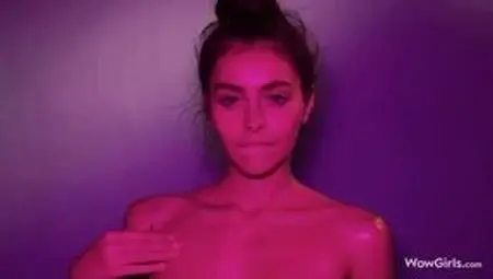 Soloing wow girl with round ass Alissa Foxy shows off her body