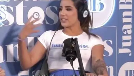 Natalia Garcia Pide una hamburgesa para chuparle la polla al repartidor en Juan Bustos Podcast
