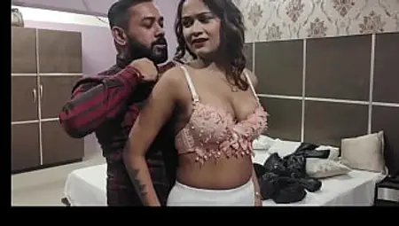 Indian Girlfriend and Boyfriend Making Love On Camera