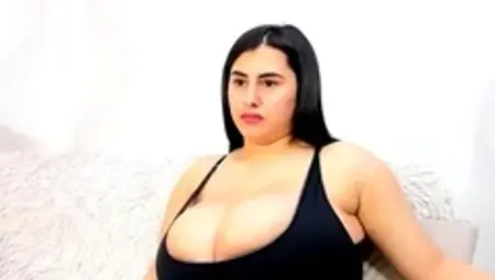 bboobscarol camgirl with natural curves and huge jugs