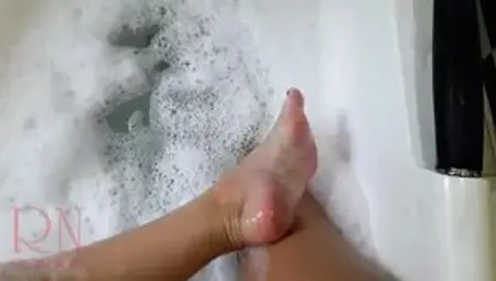 Regina Noir takes a bath in the jacuzzi. Naked woman in the bath. Masturbation in the jacuzzi. Teaser
