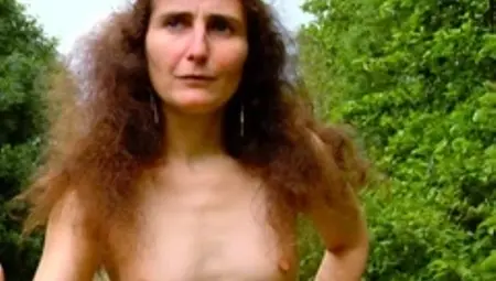 Amateur french chubby mature masturbate at the public beach