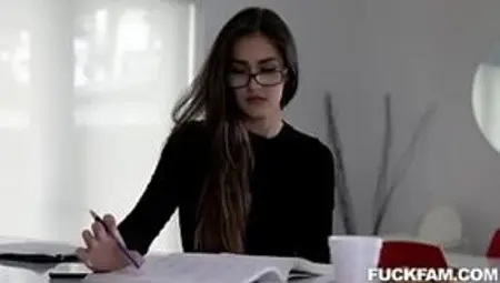 Sofia Reyez: Family Pleasure Sessions