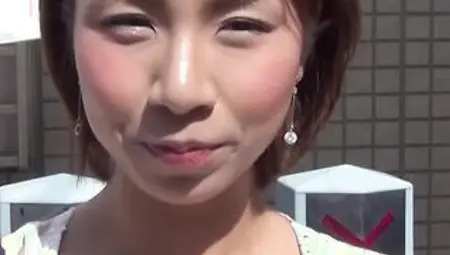 Japanese vixen gives closeup pussy shots in public