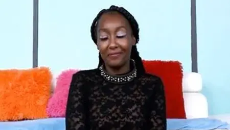 Ebony Slut does her Duty as a Rod Sucker and Human Throne-Room
