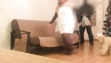 Bulky lady is giving a unfathomable oral pleasure to a ebony pizza delivery man, instead of tips