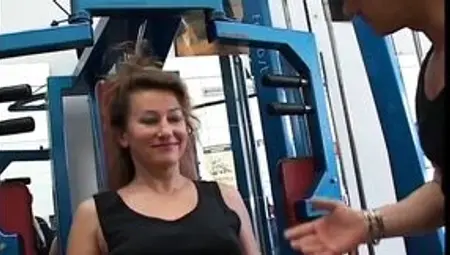 Horny slut at the gym tries to seduce her trainer