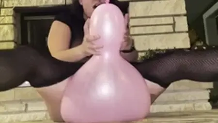 ButtPlugBetty - Balloon Fun Compilation