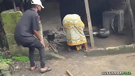 Sharp tenant fucked the landlord&#039_s wife while cooking in her local kitchen